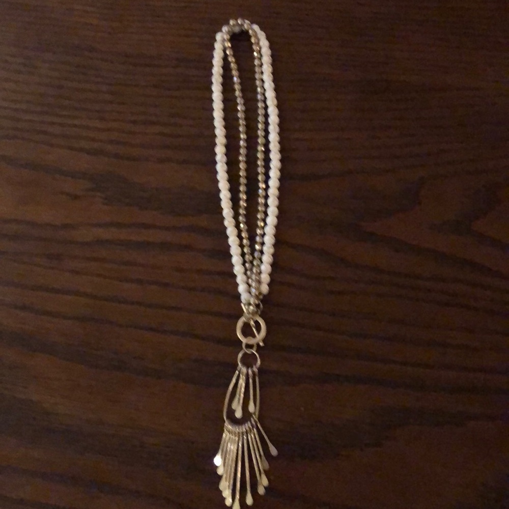 Gold and white beads necklace